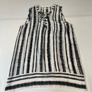 Violet  & Claire Women’s top small , black and white , good condition pr…